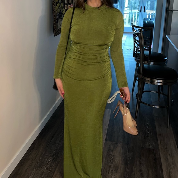 Long sleeve high neck green corset back gown - Picture 2 of 3